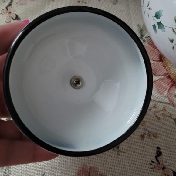 Pre Owned Pfaltzgraff Winterberry 3--Quart Enamel on Steel Tea Kettle - Picture 12 of 14